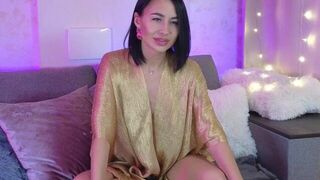 Sexy brunette with a perfect body wants to make you horny with her sensuality - porn video