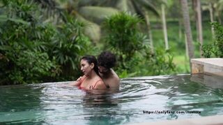 WE WERE ON HOLIDAY IN BALI AND I ENJOYED FUCKING HER IN PUBLIC - porn video